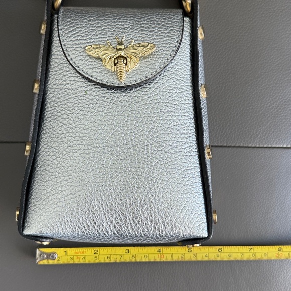 Elegant Silver Crossbody Bag - Picture 5 of 7